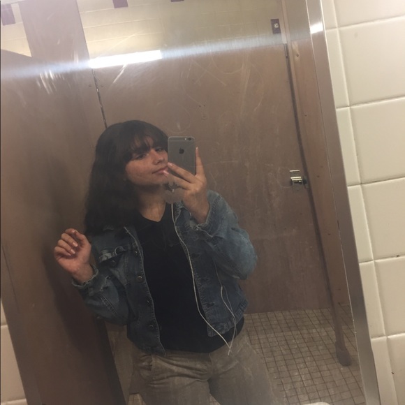 Meet your Posher, Laura - Picture 2 of 5