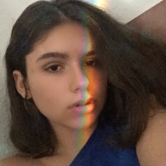 Meet your Posher, Laura - Picture 3 of 5