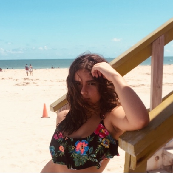 Meet your Posher, Laura - Picture 4 of 5