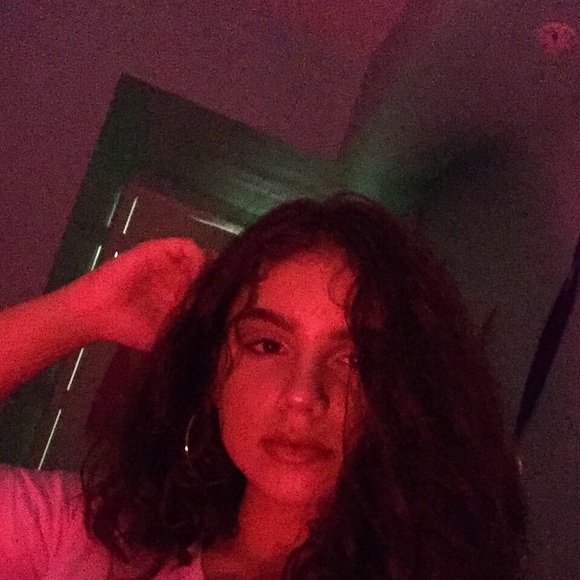 Meet your Posher, Laura - Picture 5 of 5