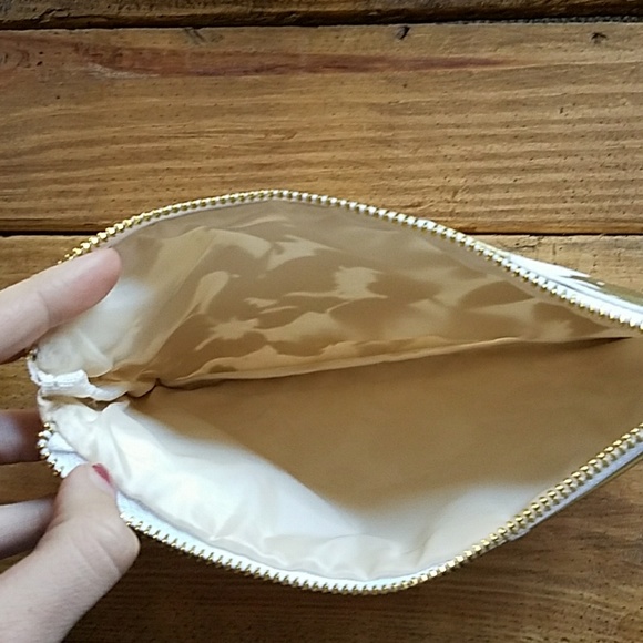 NWOT Clutch - Picture 2 of 2