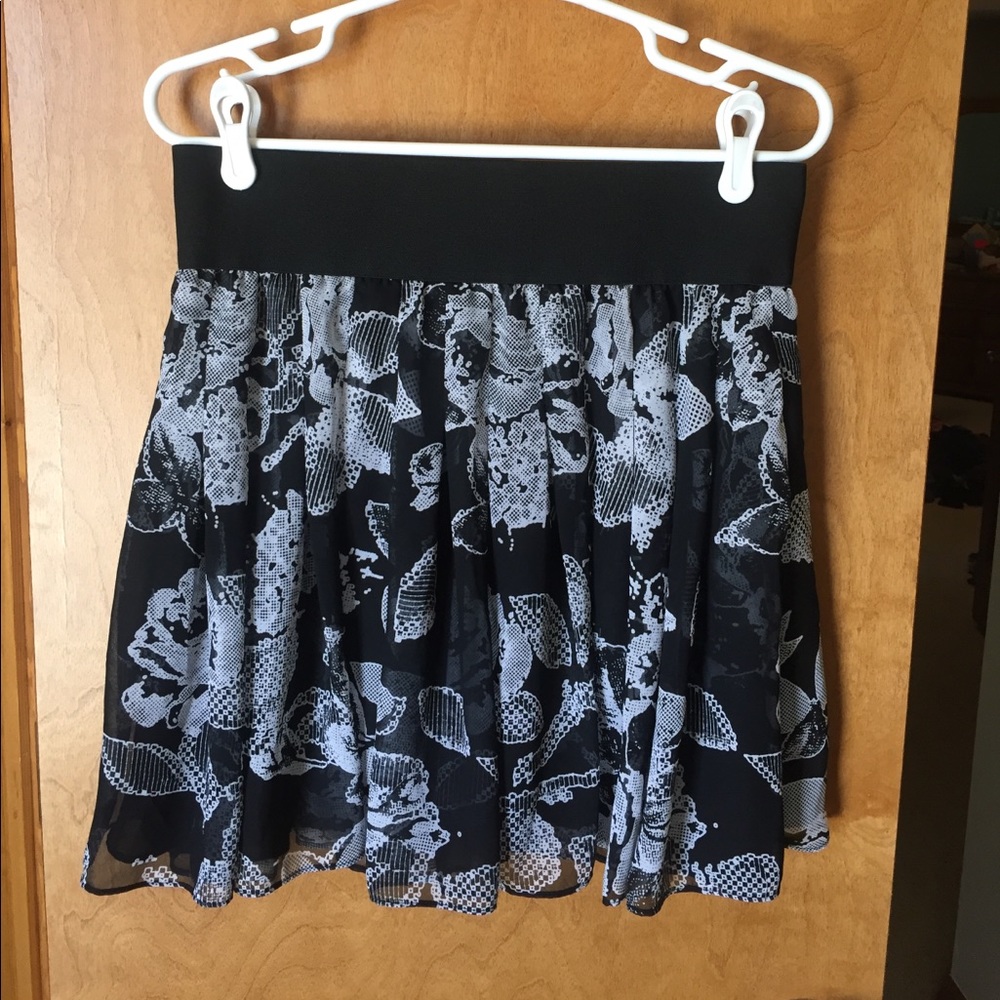 3/$30 Express chiffon skirt. Worn once, nearly new