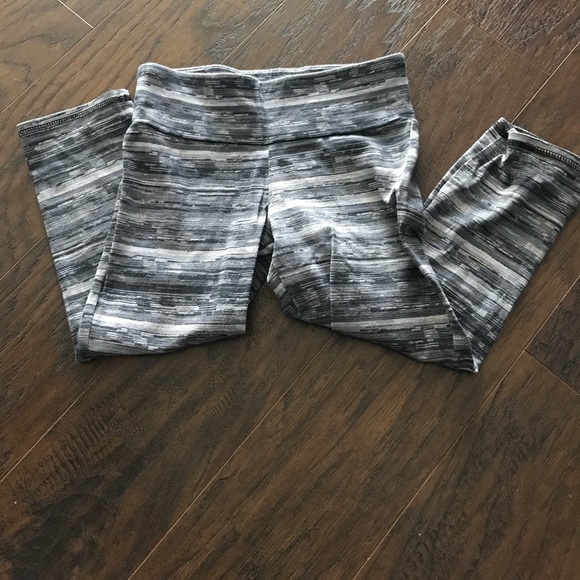 Girls Old Navy Active Capri’s - Picture 1 of 2