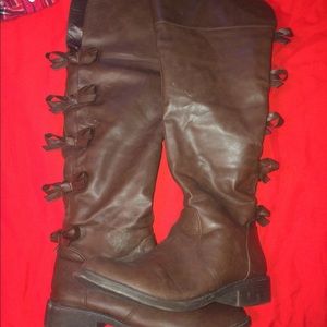 Size 7/8 knee high boots