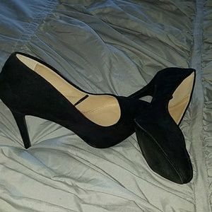 Faux suede black pumps