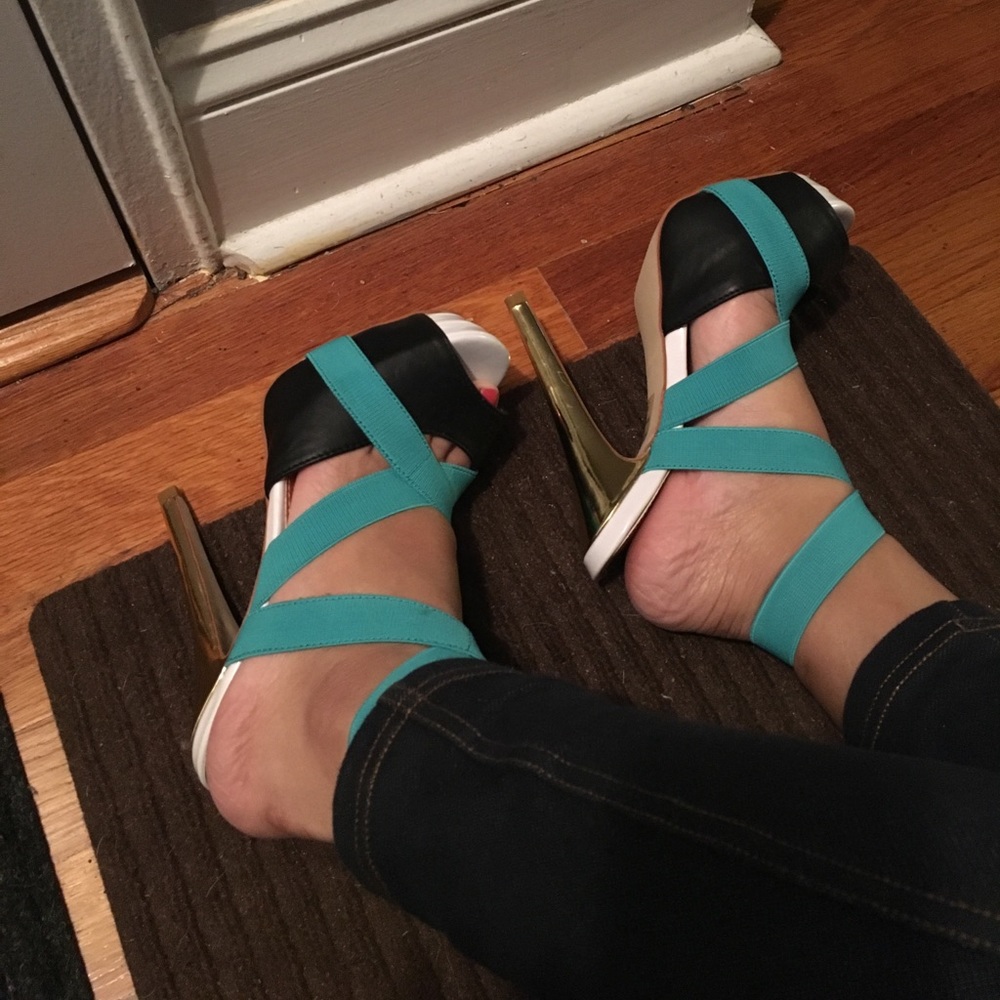 Colorblock pumps