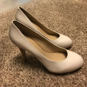 Nine West White Pumps with cork detail Size 8.5