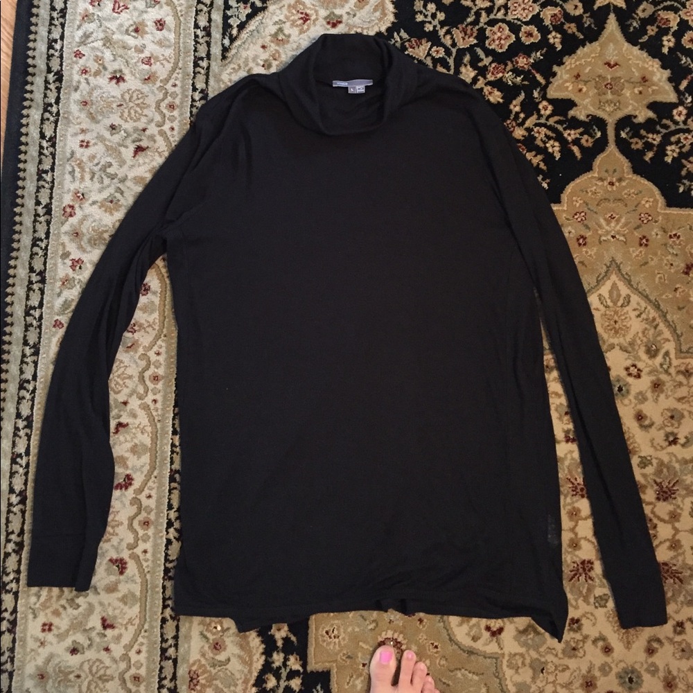 Vince black turtleneck. Sooo chic 😍
