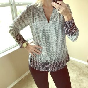 Rose & Olive grayscale flowy blouse S