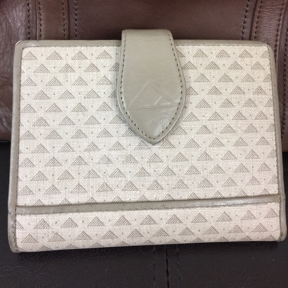Vintage 80’s Liz Claiborne Taupe Gray Wallet Coin