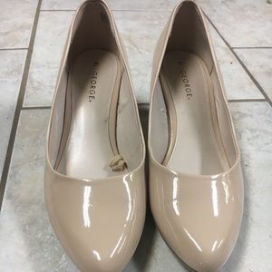 Nude low heels size 7