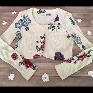 Vintage 90s Floral Button up Crop Top Vintage 90s Floral Button up Crop Top