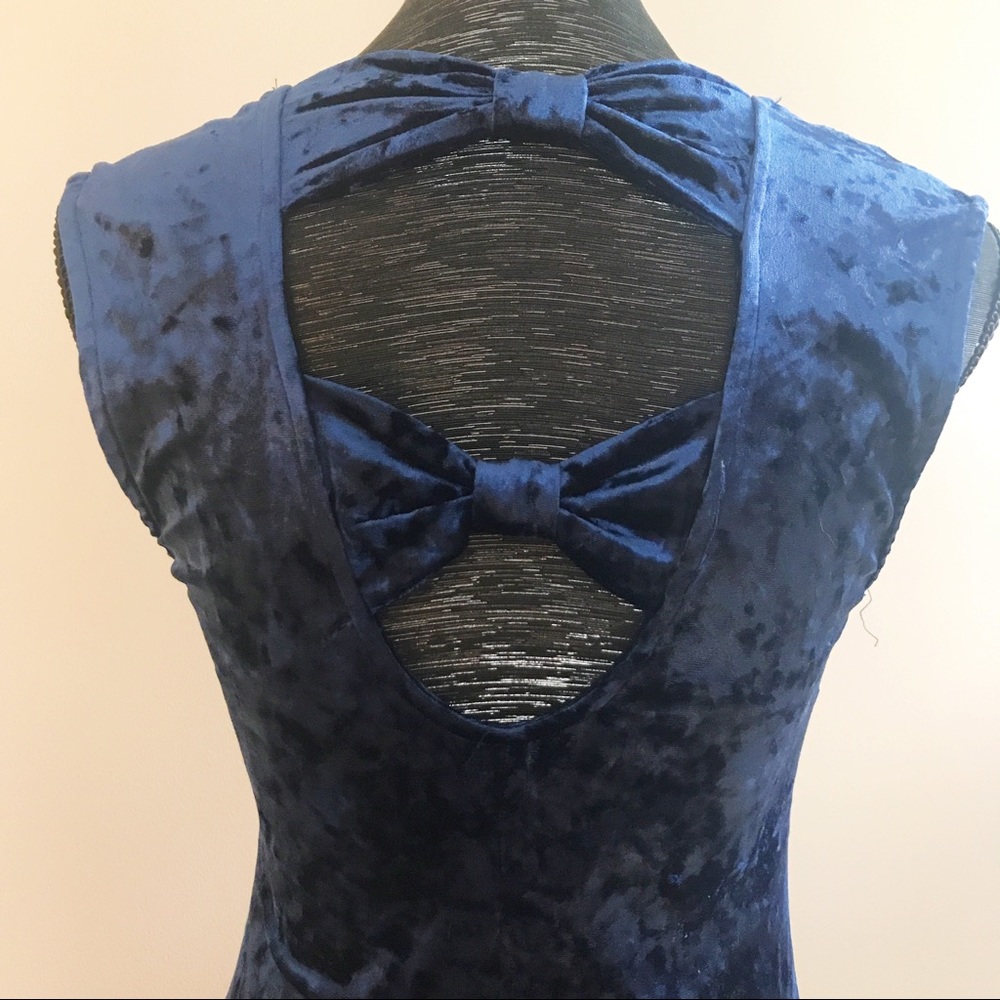 Forever 21 Velvet Bodycon Dress with Bow Detail - Picture 5 of 5