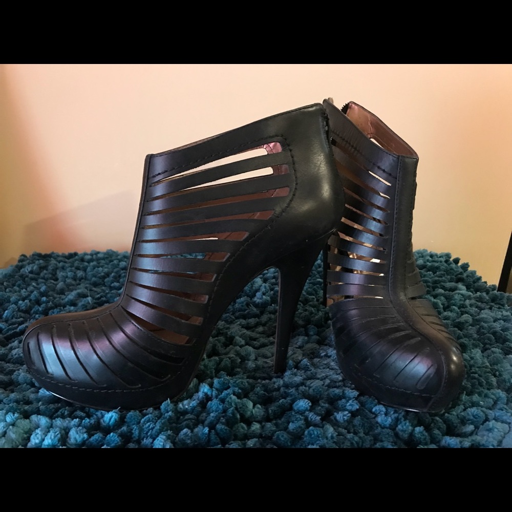 Black BCBG heels