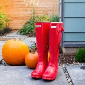 Hunter Tall Red Glossy Rain Boots & Fleece Socks