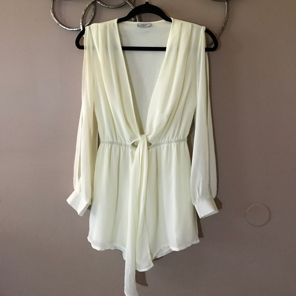 Tobi Pants - Tobi Ivory Split Sleeve Tie Front Romper
