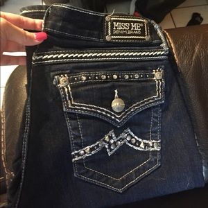 Miss me boot cut jeans, missing back button .