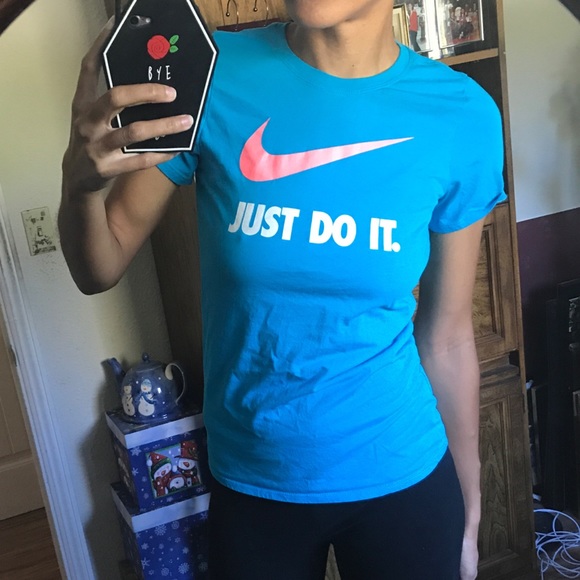 Nike tee - Picture 1 of 3