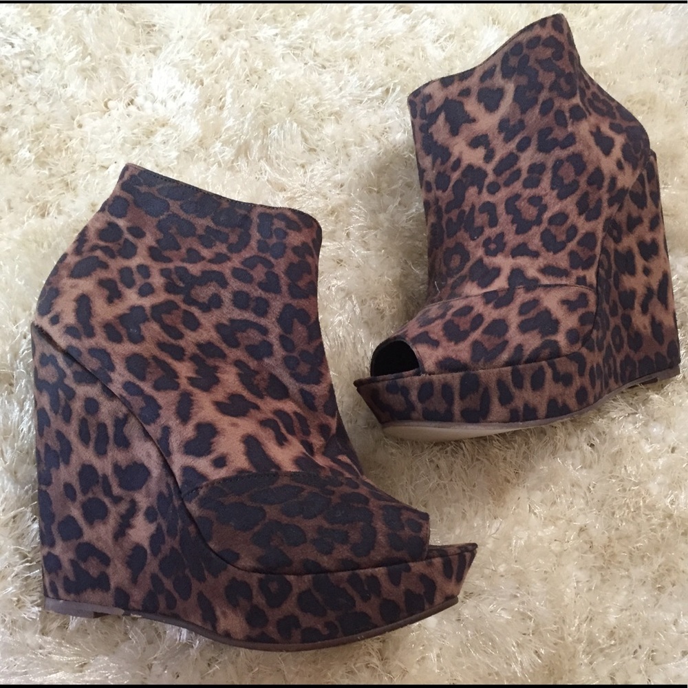 NWOT Chinese Laundry Leopard Print Wedges
