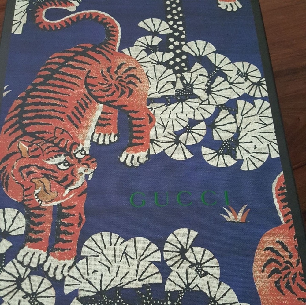 Gucci tiger print shoes
