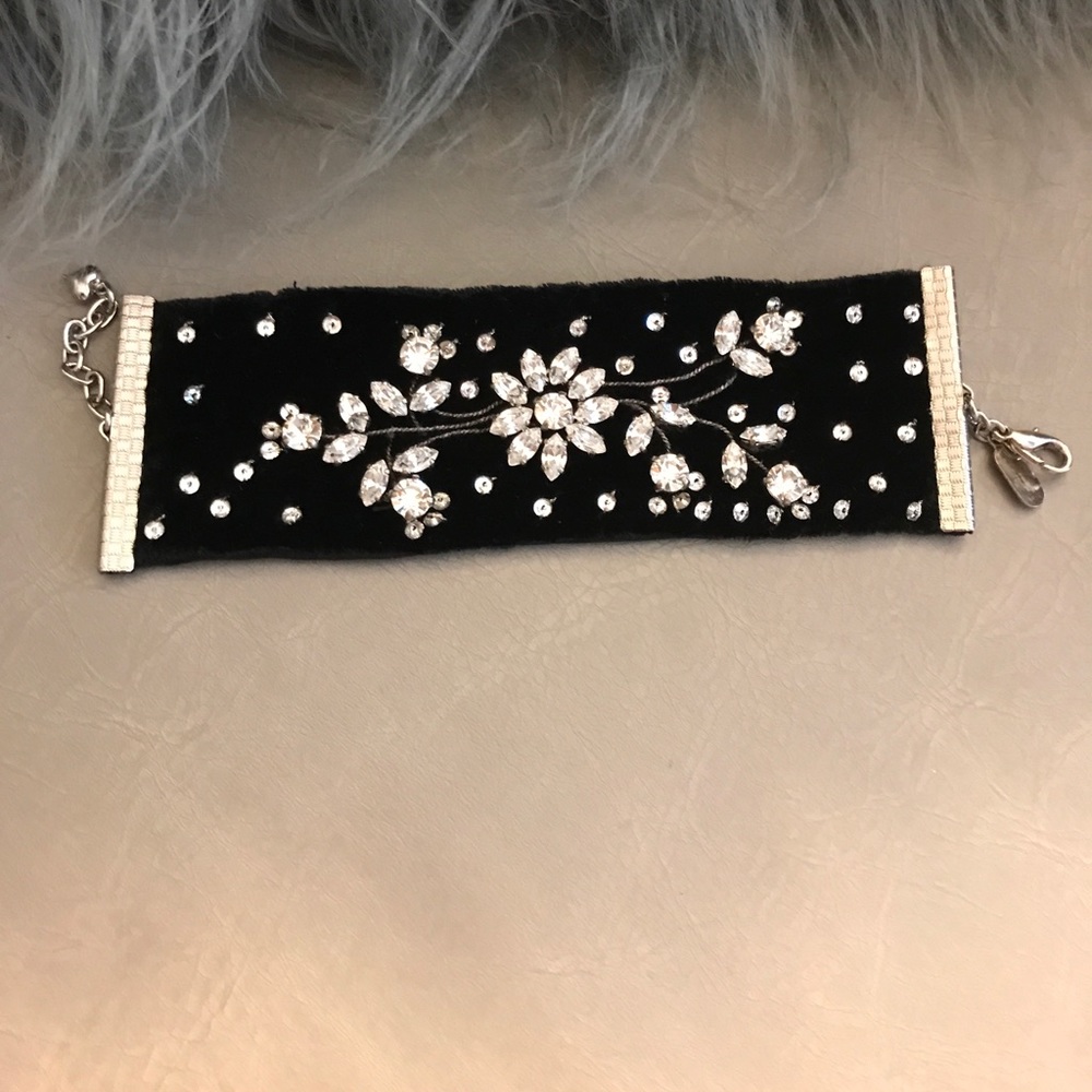Velvet bracelet with Swarovski crystals