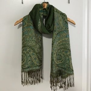 Green patterned scarf Green patterned scarf