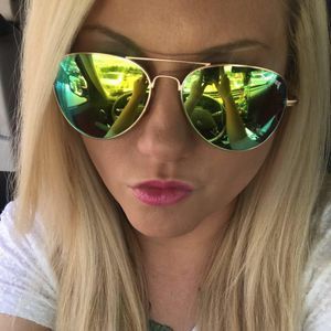 Meet your Posher, Brittani