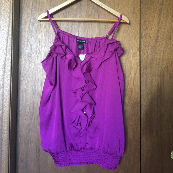 Ruffles top - Picture 1 of 6