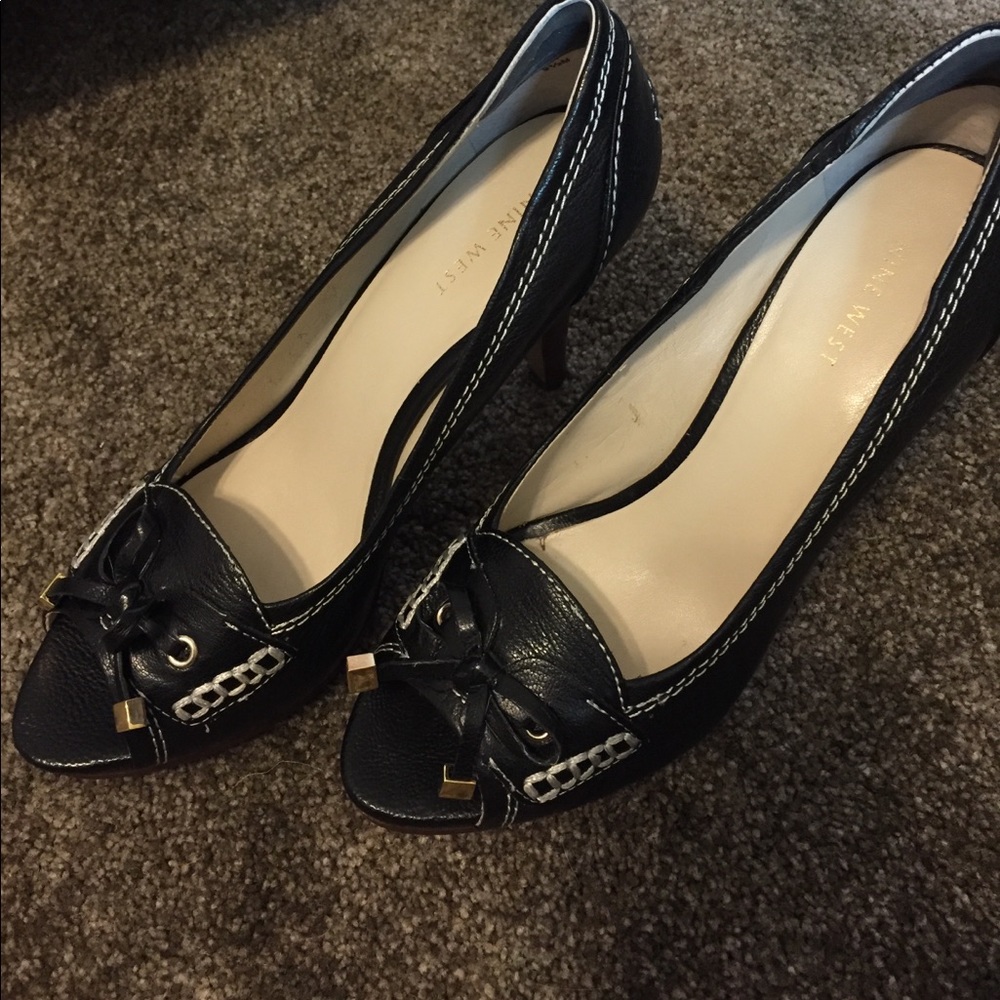SOLD!! Nine West Dandee Leather peeptoe Heels. 9