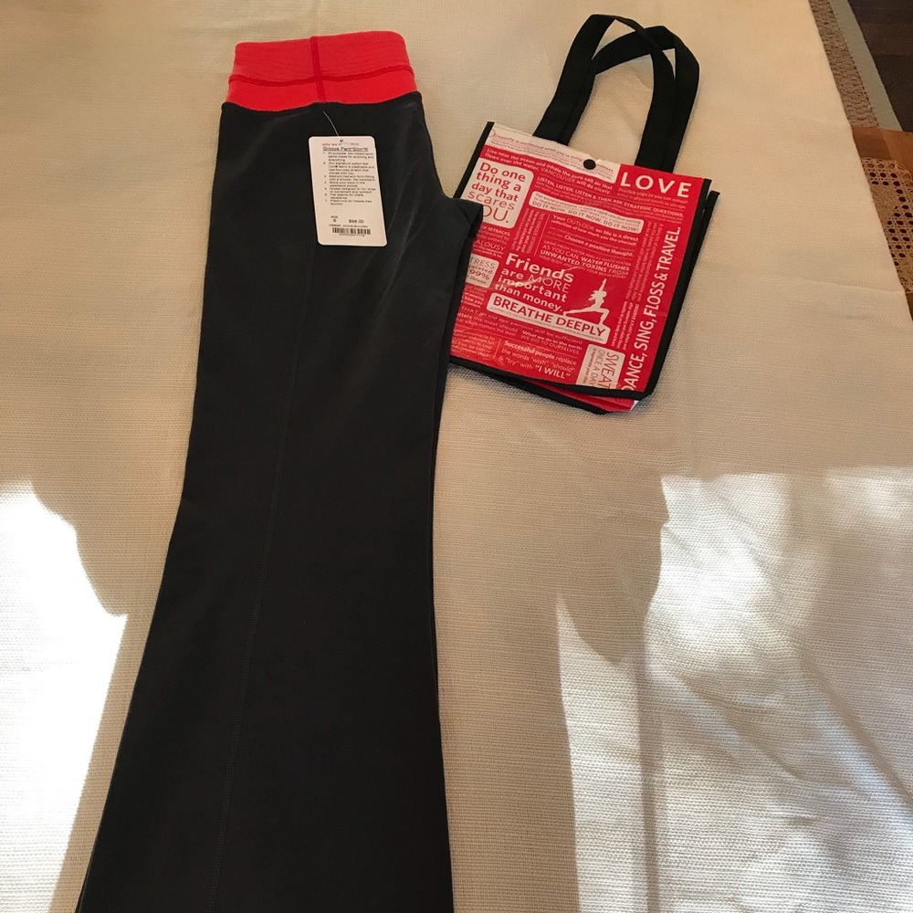 NWT!! Women’s Size 6 Lululemon Groove Pant