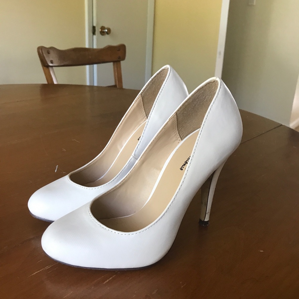 Michael Antonio white pumps. 4” heel. Size 6.5.