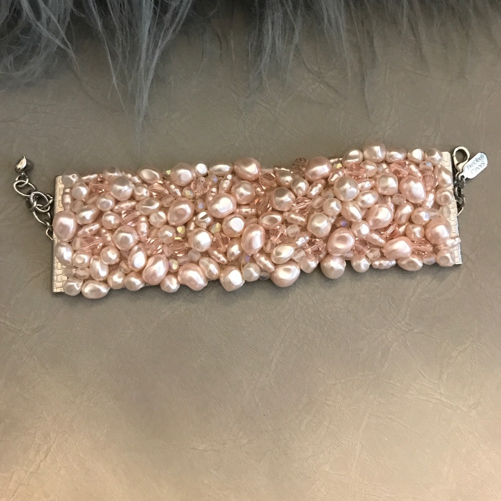 Pink pearl bracelet