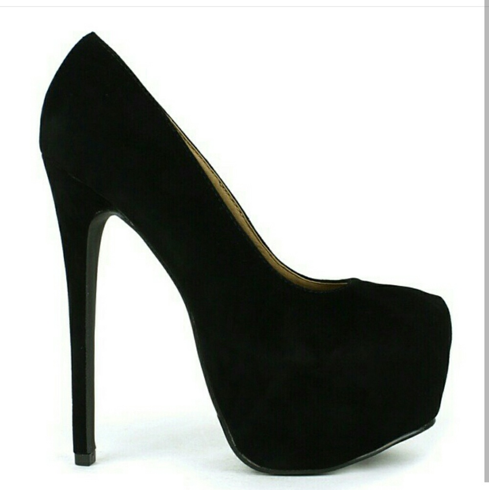 Price DropSleek Black Sexy Pumps