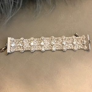 Bracelet made with Swarovski crystals