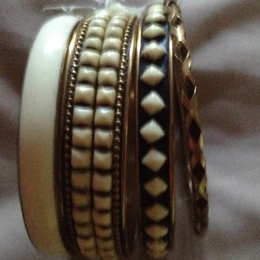 BANGLES