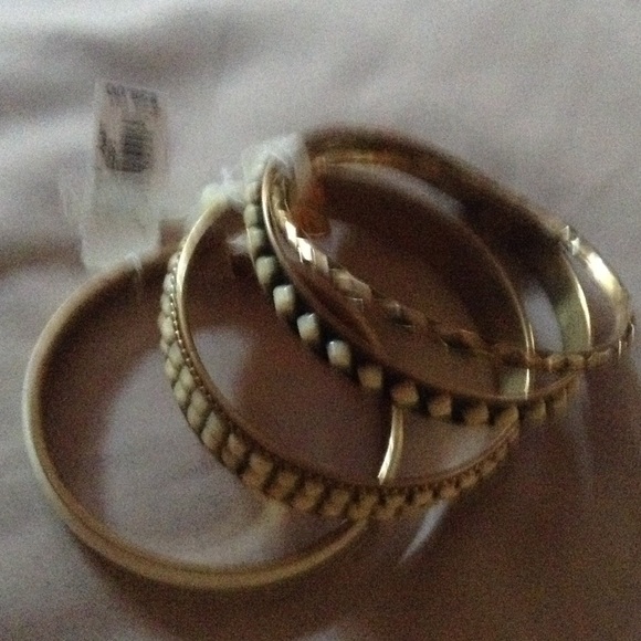 BANGLES - Picture 2 of 3