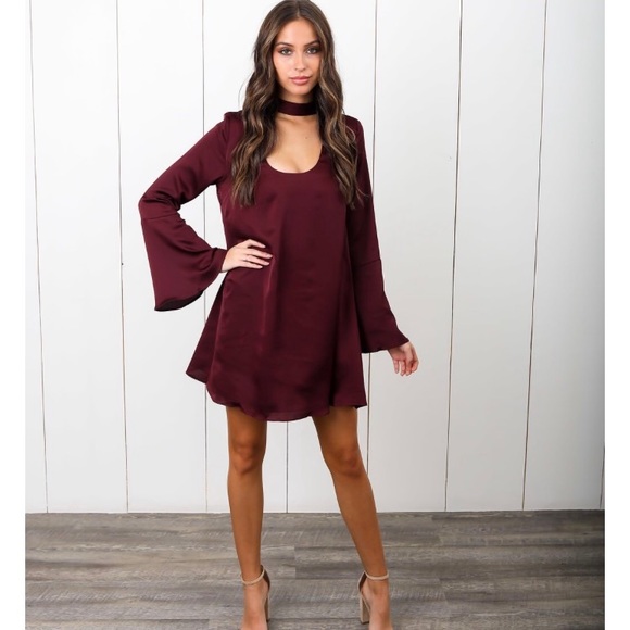 ✨ Keyhole Long Sleeve Dress ✨ - Picture 2 of 5