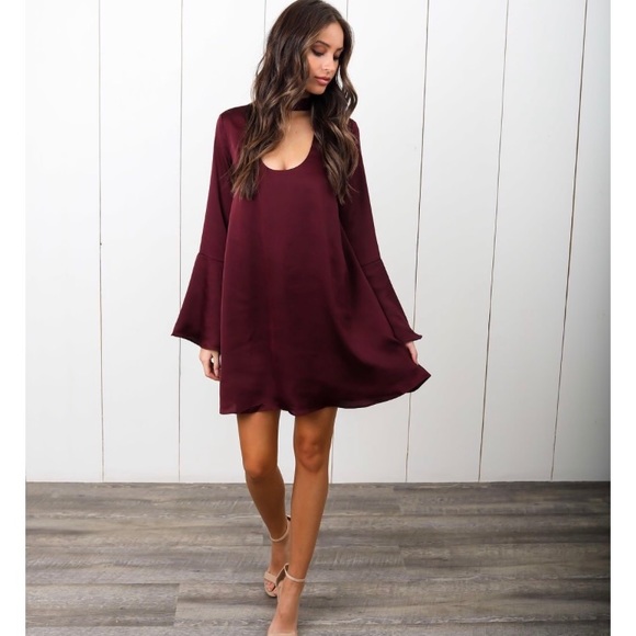 ✨ Keyhole Long Sleeve Dress ✨ - Picture 3 of 5