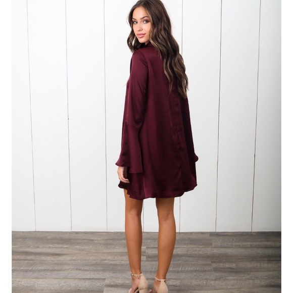 ✨ Keyhole Long Sleeve Dress ✨ - Picture 4 of 5