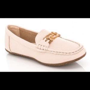 Rasolli Beige Flats!! 👡