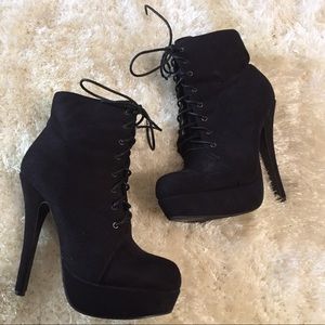 🎉😍SALE😍 Forever 21 lace up faux suede booties