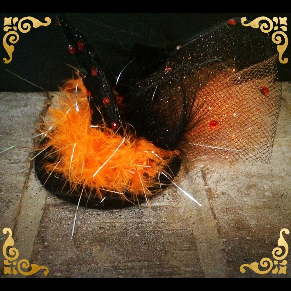 MINI WITCHES HAT HAIR CLIP’