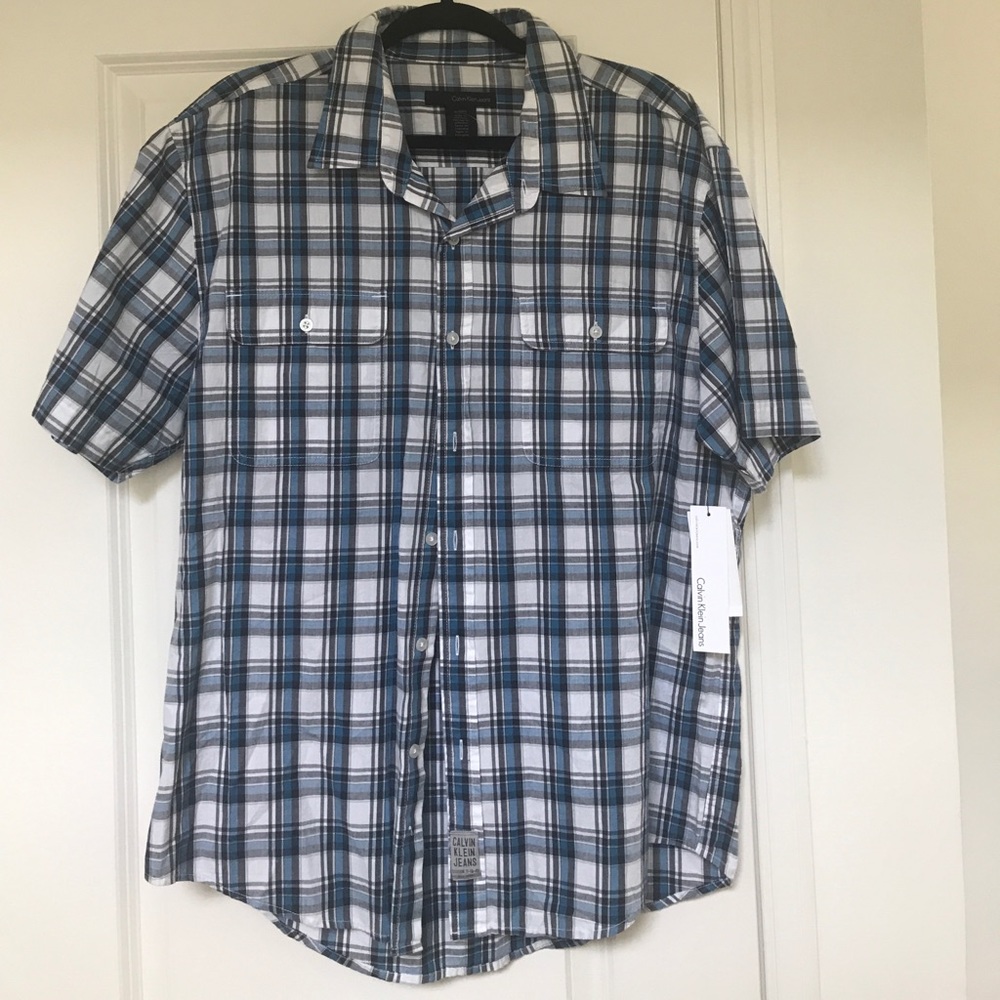Men’s short sleeve collared button up