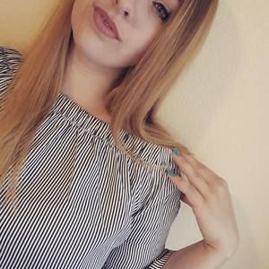 Meet your Posher, Leeann