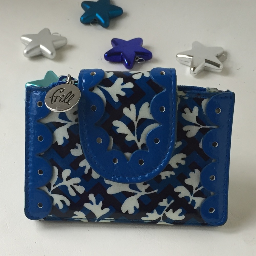 FRILL WALLET by VERA BRADLEY  (AP23)