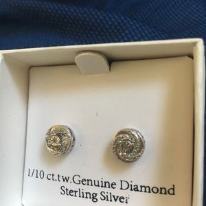 Stealing silver diamond earrings