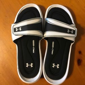 NWOT Under Armour women’s slides