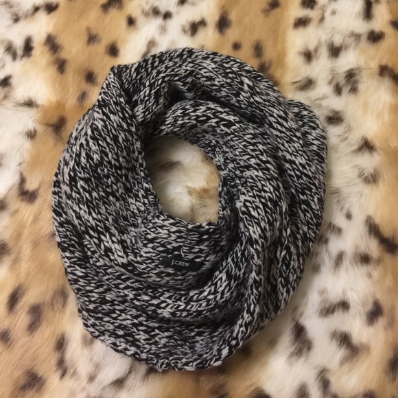 J Crew Chunky Wool Infinity Scarf - Picture 2 of 2