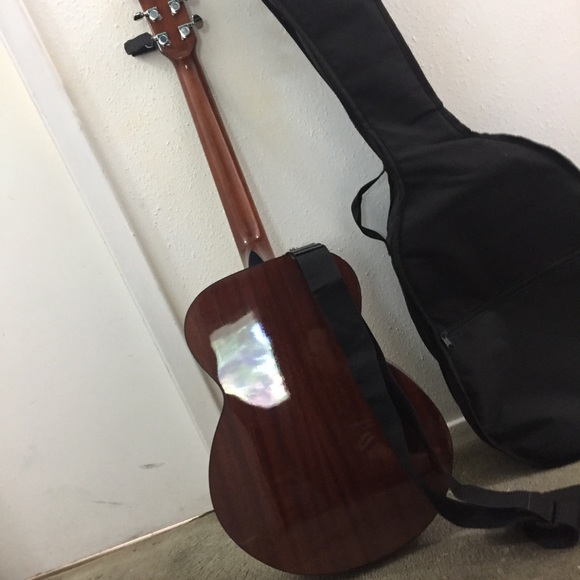 Guitar - Picture 2 of 4