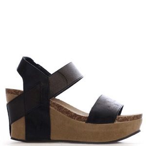 Pierre Dumas Black Platform Wedges 8.5